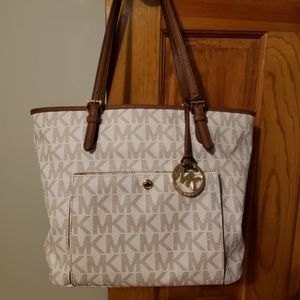 Micheal Kors vanilla bag